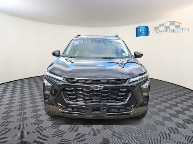 Used 2025 Chevrolet Trax ACTIV w/ Driver Confidence Package FWD image 2