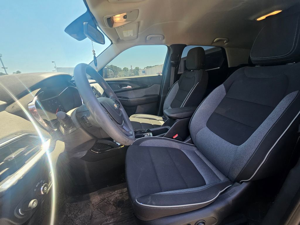 Used 2023 Chevrolet TrailBlazer LT w/ Convenience Package FWD image 12