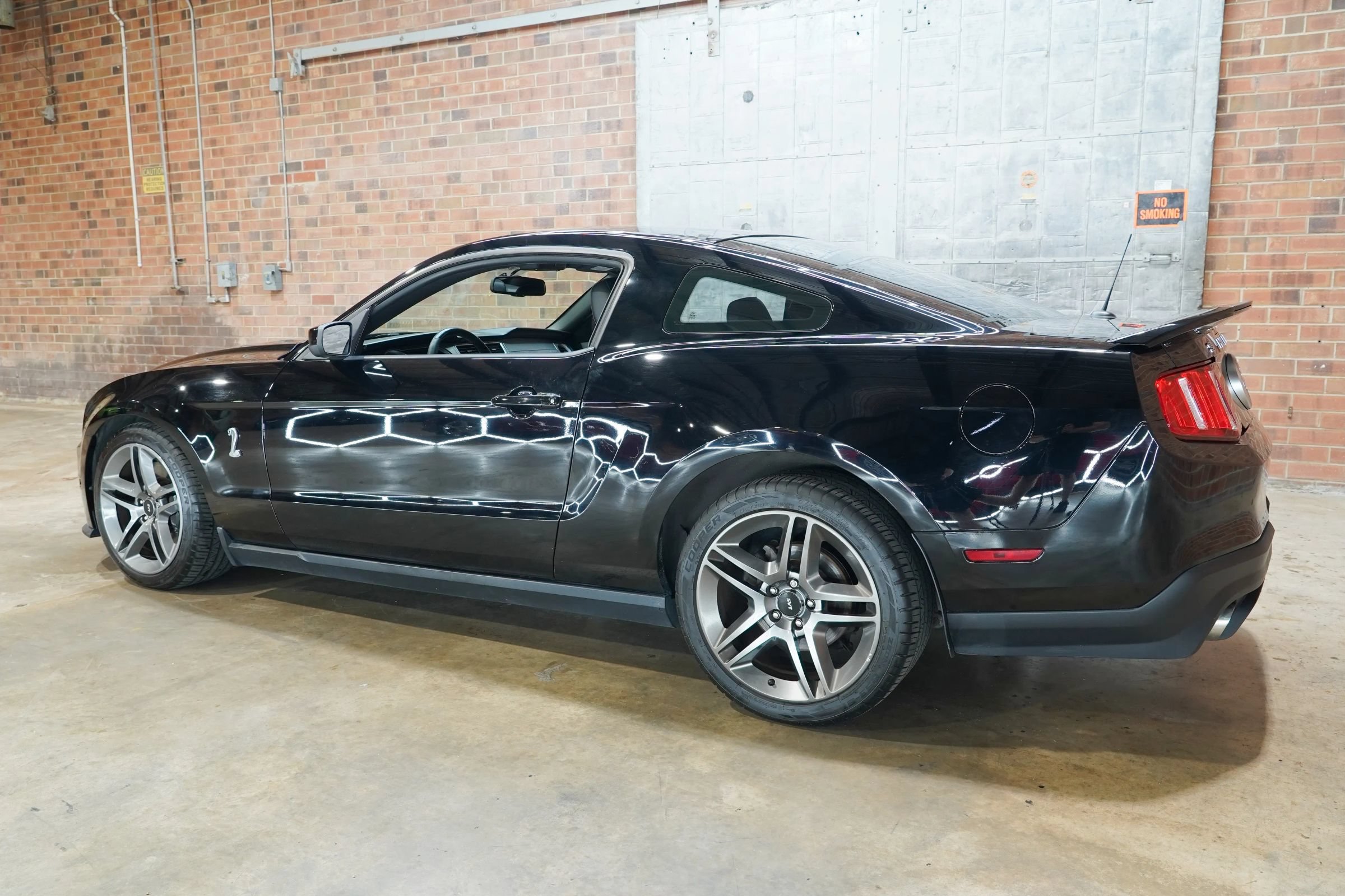 Used 2010 Ford Mustang Shelby GT500 RWD image 8