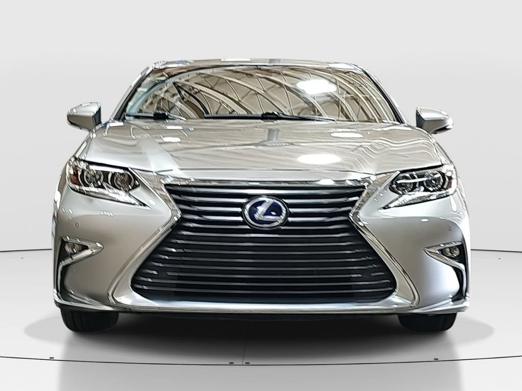 Used 2018 Lexus ES 300h w/ Luxury Package FWD image 2