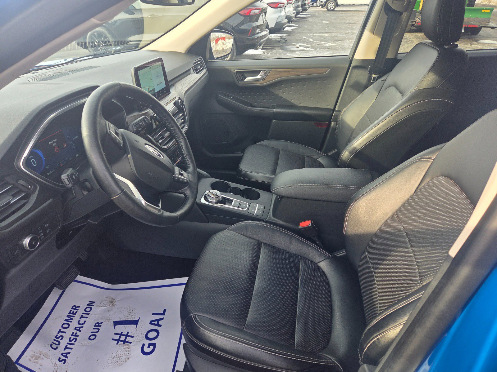 Used 2020 Ford Escape Titanium image 9