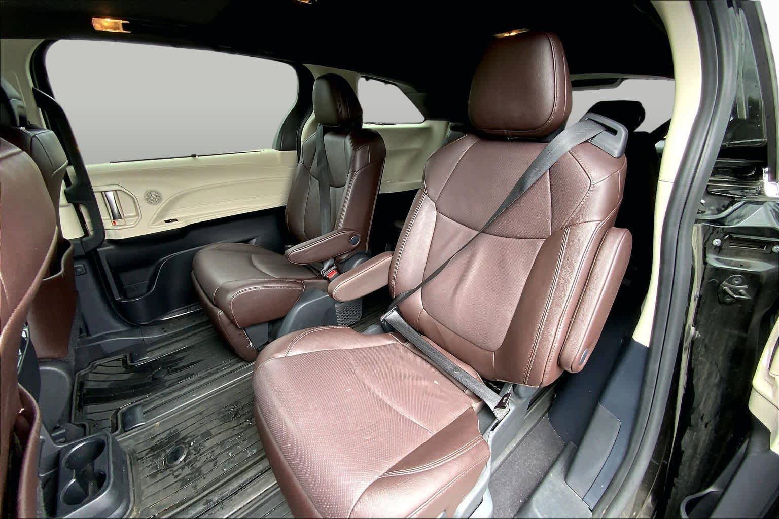 Certified 2024 Toyota Sienna Platinum FWD image 20
