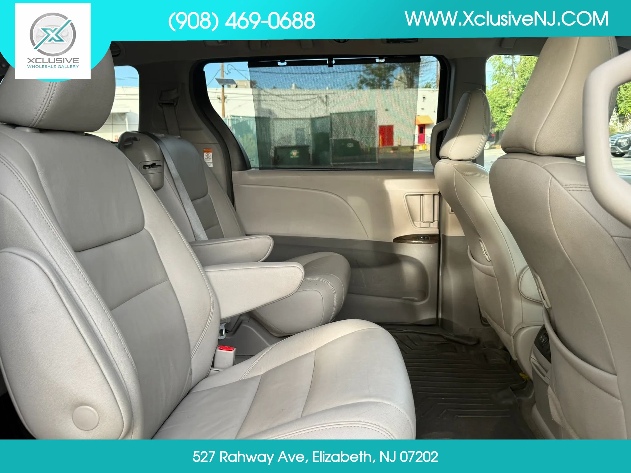 Used 2019 Toyota Sienna XLE Premium w/ Carpet Mat Package FWD image 29