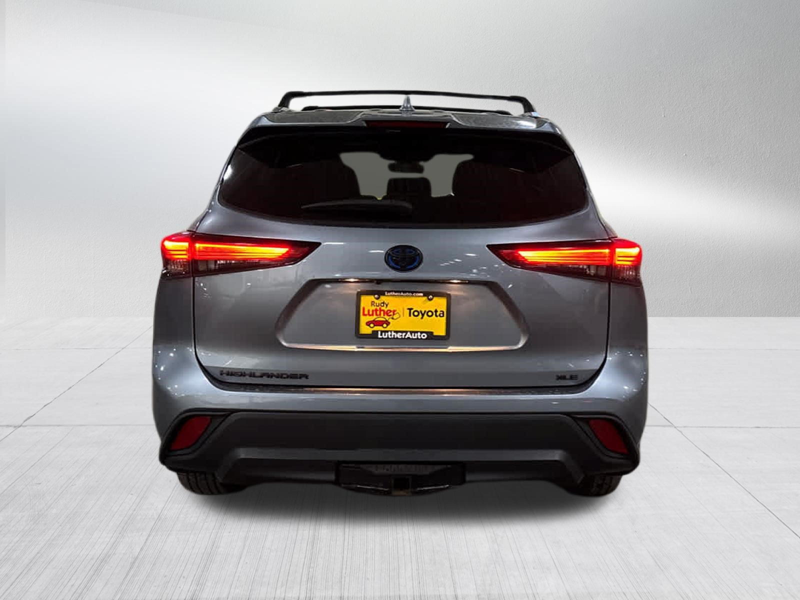 Used 2021 Toyota Highlander XLE AWD/4WD image 5