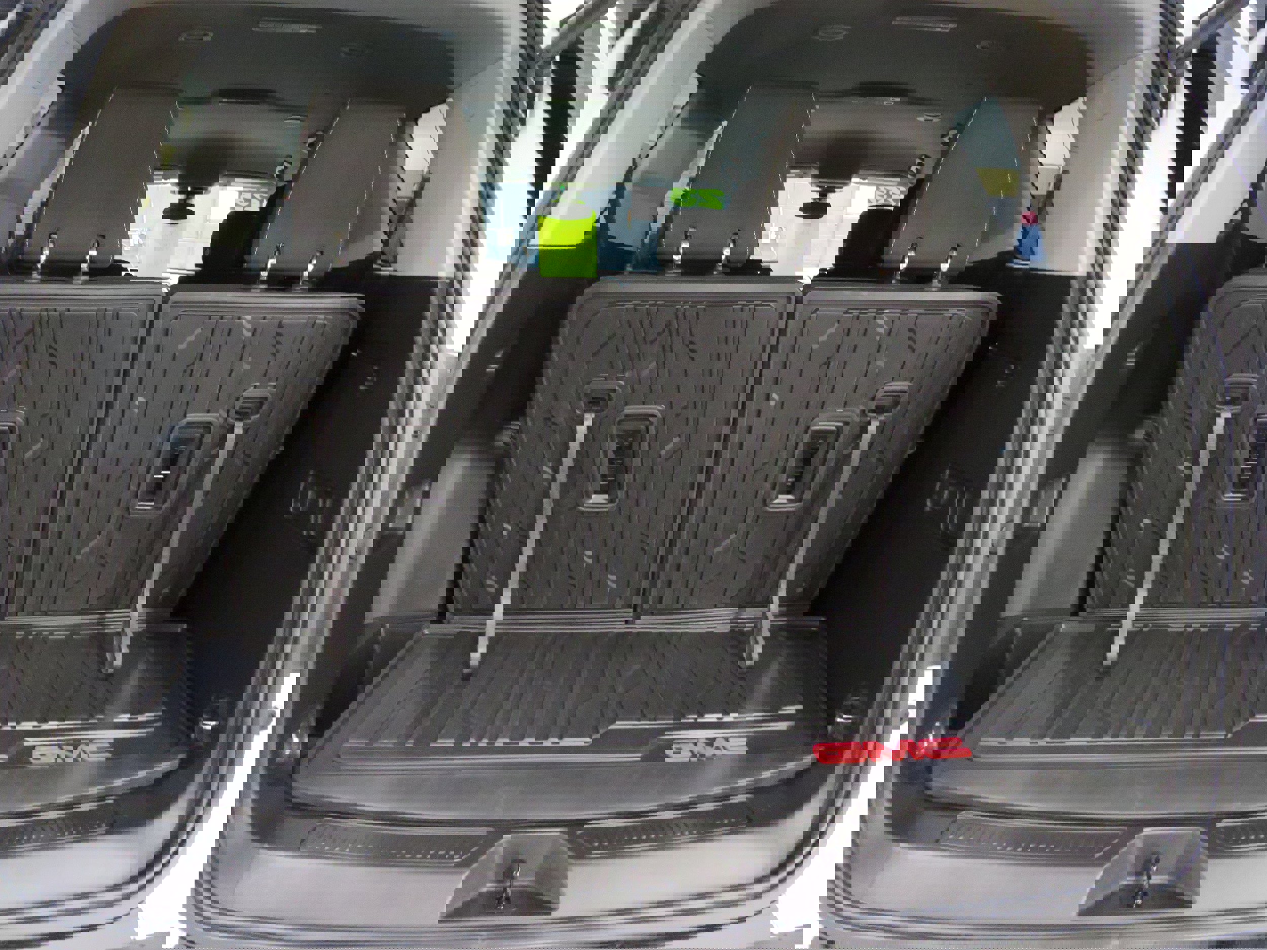 Used 2023 GMC Acadia SLE w/ Driver Convenience Package image 8