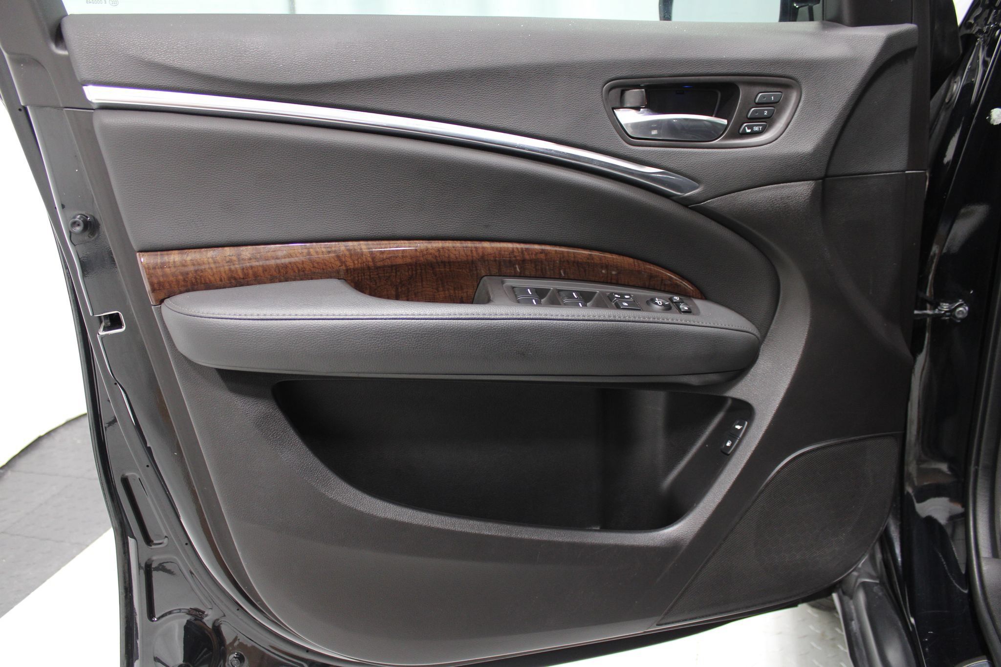 Used 2017 Acura MDX w/ Tech & Entertainment Packag FWD image 11