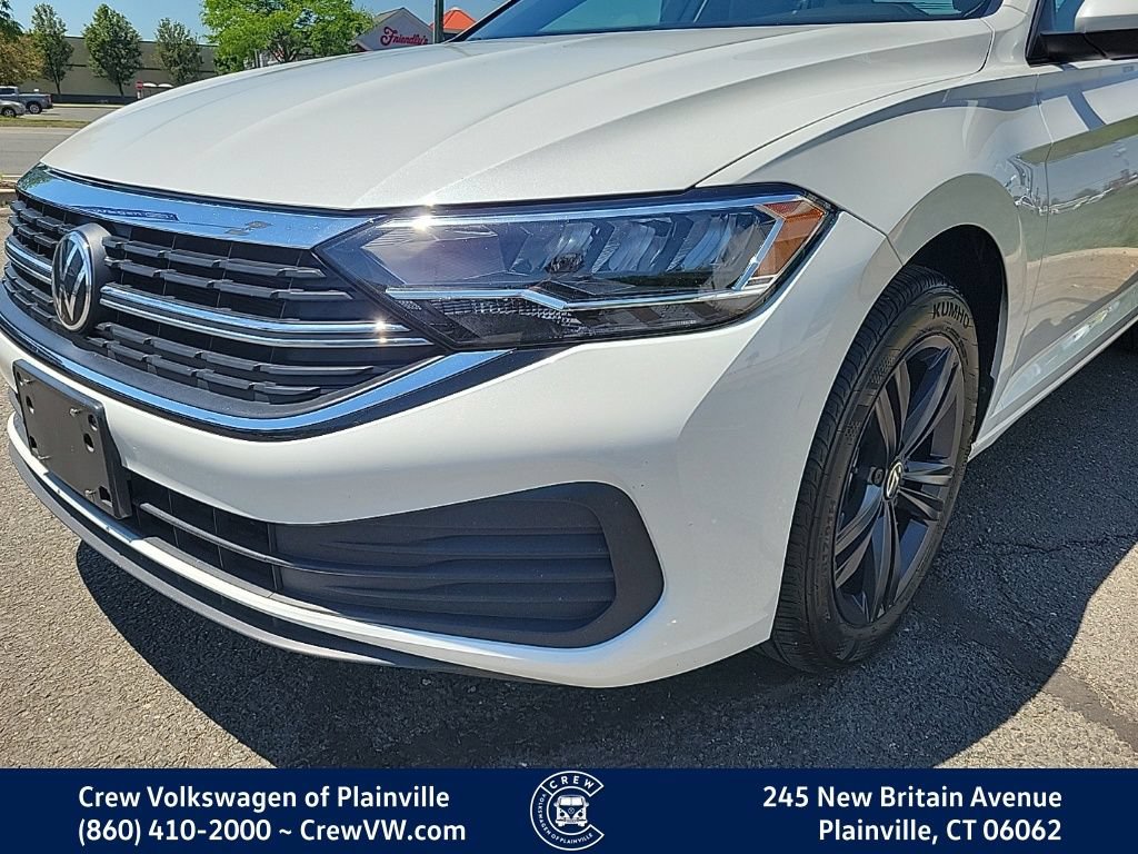 Certified 2024 Volkswagen Jetta SE w/ Panoramic Sunroof Package FWD image 26