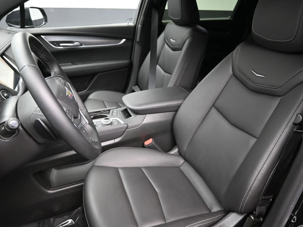 Certified 2025 Cadillac XT5 Luxury w/ LPO, Floor Liner Package AWD/4WD image 10