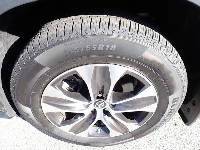 Certified 2023 Toyota Highlander XLE image 12