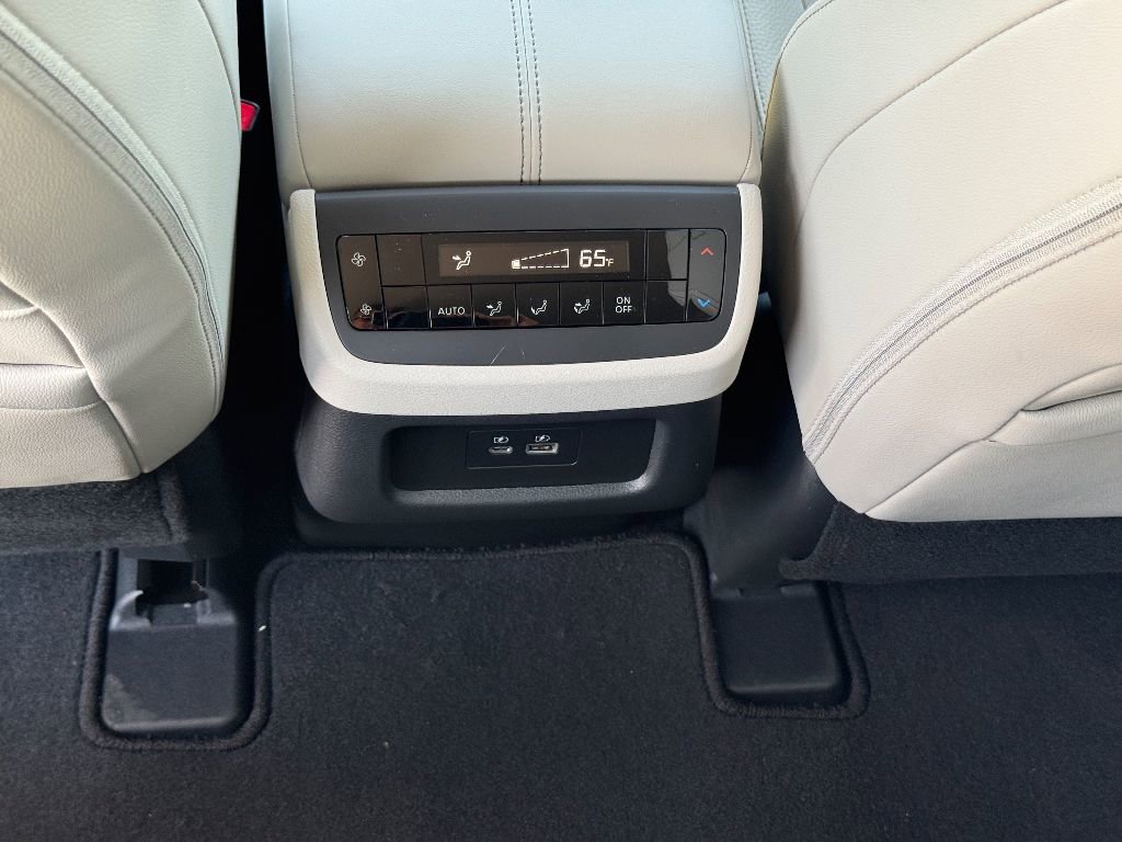 New 2025 Nissan Pathfinder SL w/ Black Appearance Package image 13