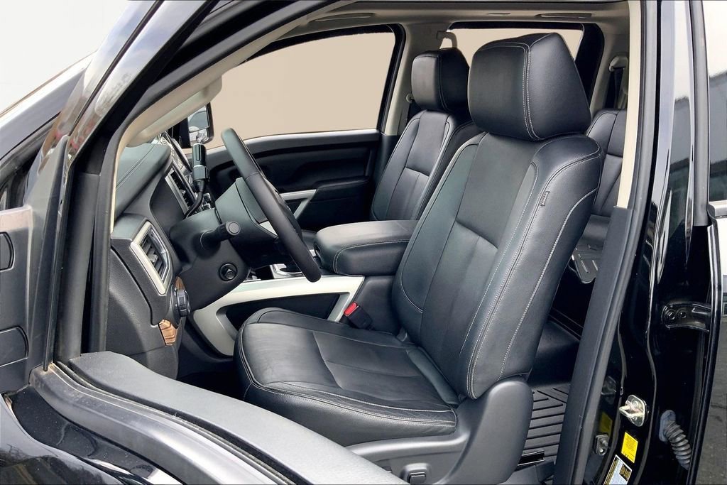 Used 2021 Nissan Titan SL w/ Moonroof Package image 15