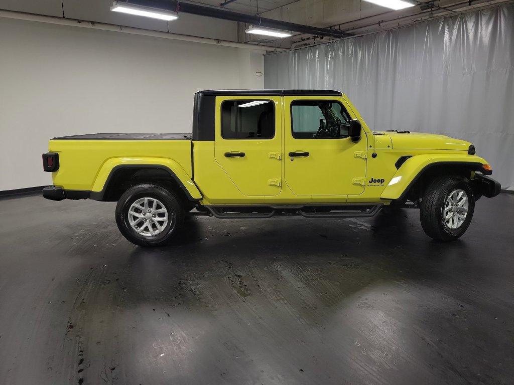 Used 2023 Jeep Gladiator Sport AWD/4WD image 9