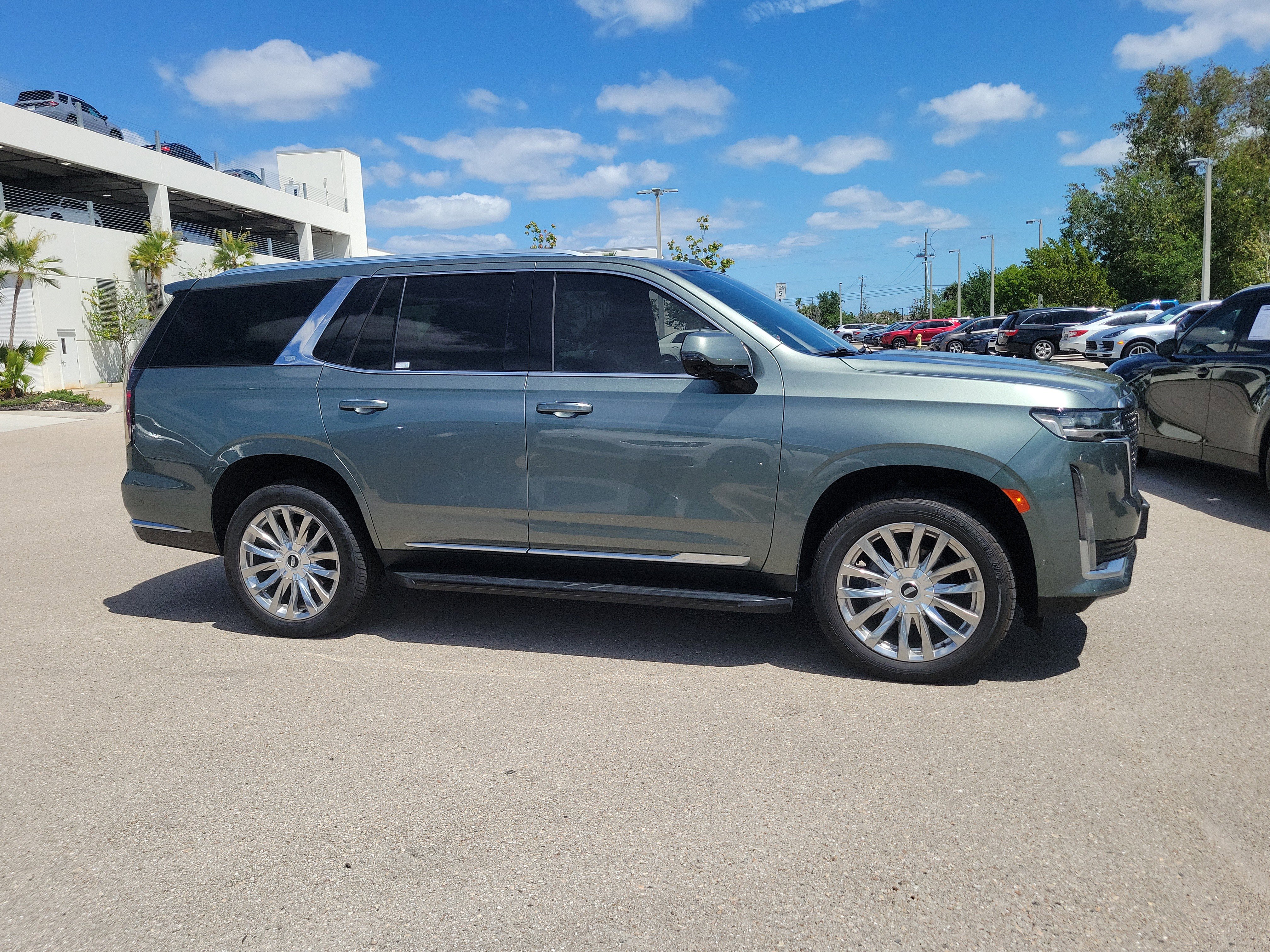 Used 2023 Cadillac Escalade Premium Luxury AWD/4WD image 2