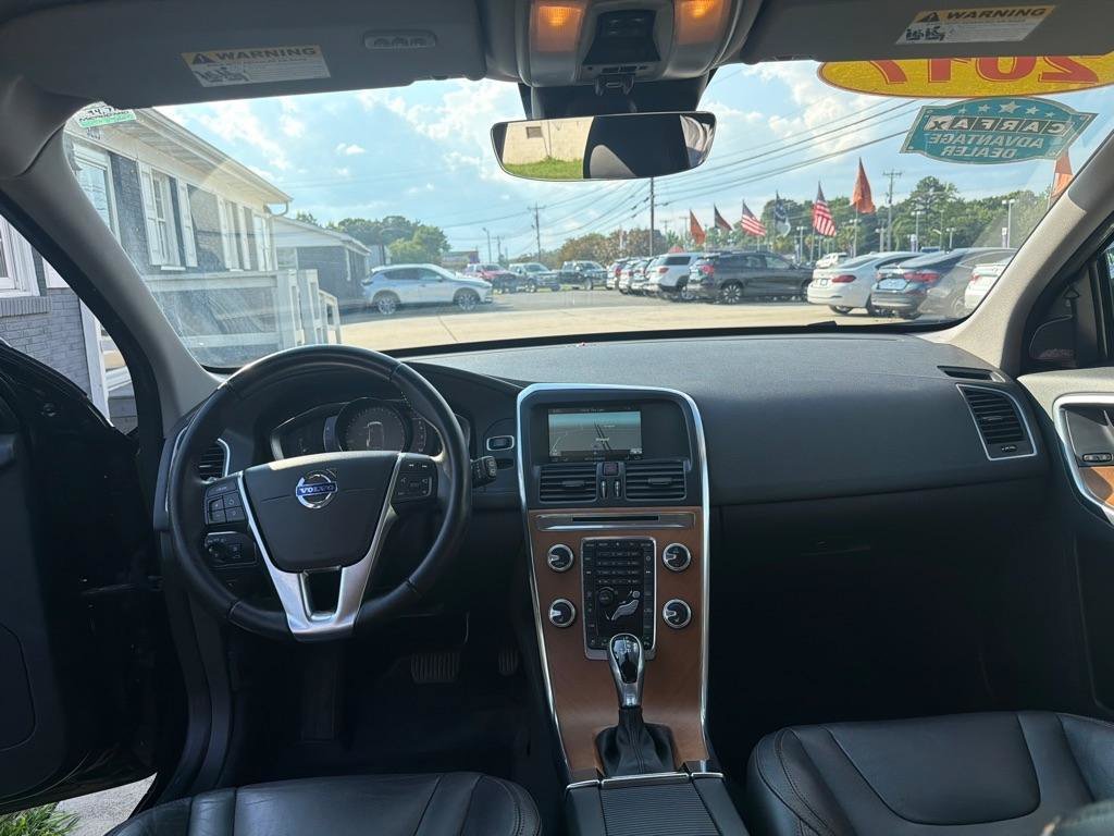 Used 2017 Volvo XC60 T5 Inscription w/ Preferred Option Package FWD image 17