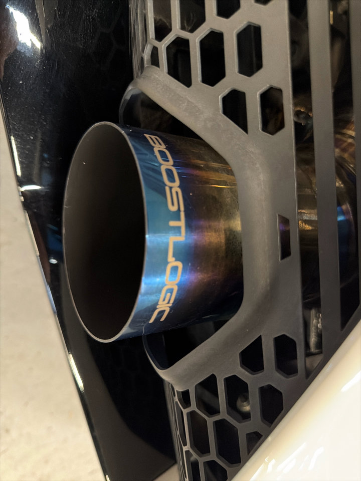 Used 2022 Lamborghini Huracan STO image 23