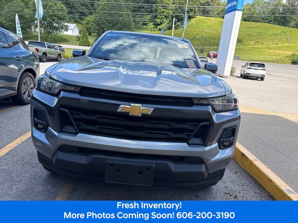 Used 2024 Chevrolet Colorado LT w/ LT Convenience Package AWD/4WD image 3