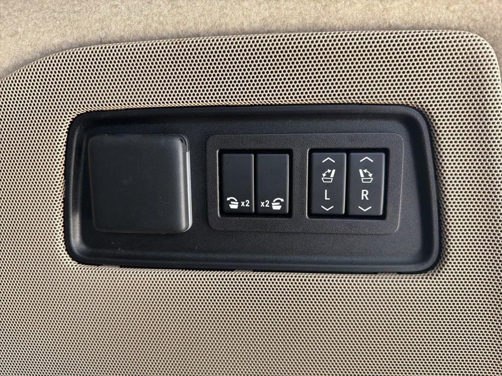 Used 2023 Cadillac Escalade Premium Luxury image 19