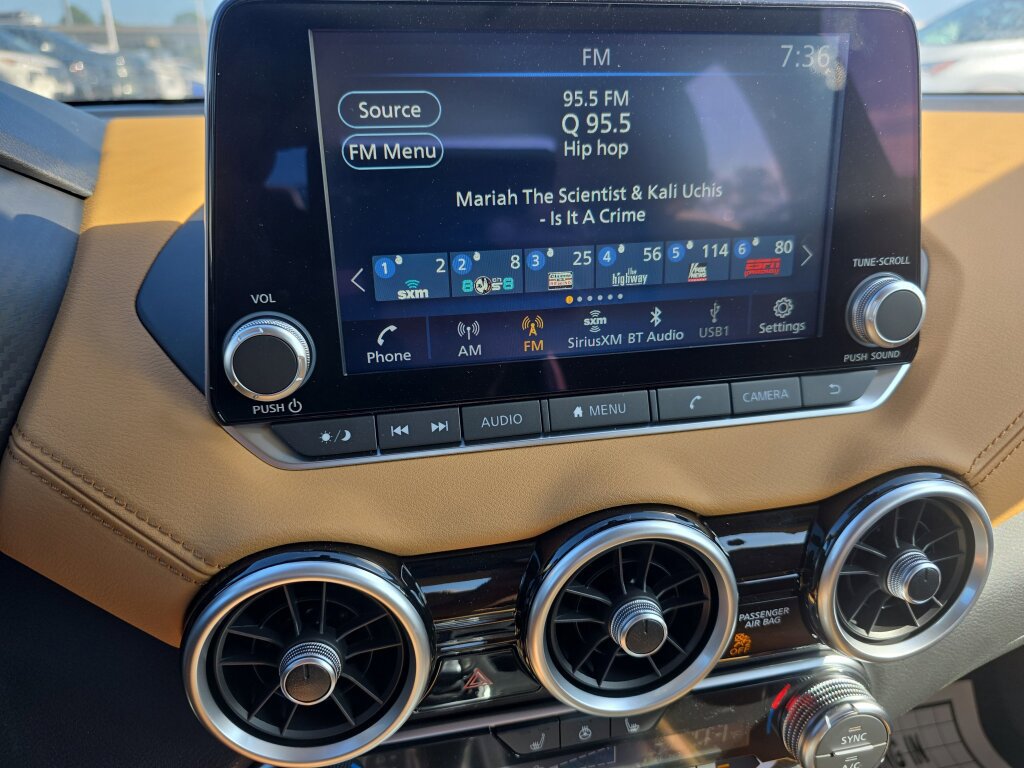 Used 2025 Nissan Sentra SV w/ SV Premium Package image 11