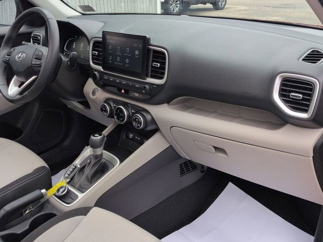 Used 2024 Hyundai Venue SEL image 30