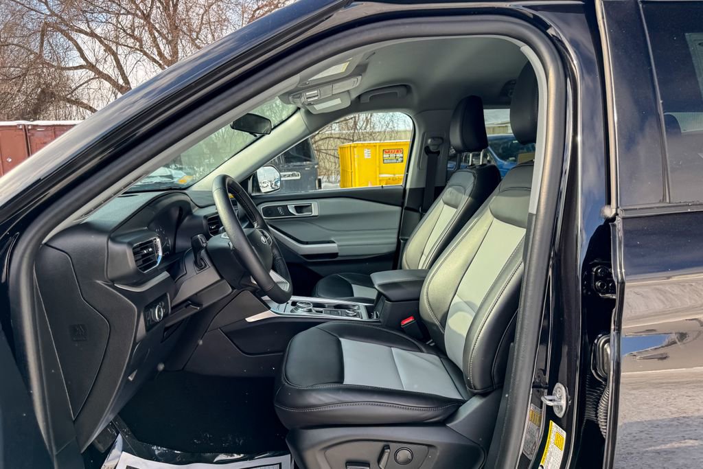 Certified 2024 Ford Explorer XLT w/ Equipment Group 202A image 23