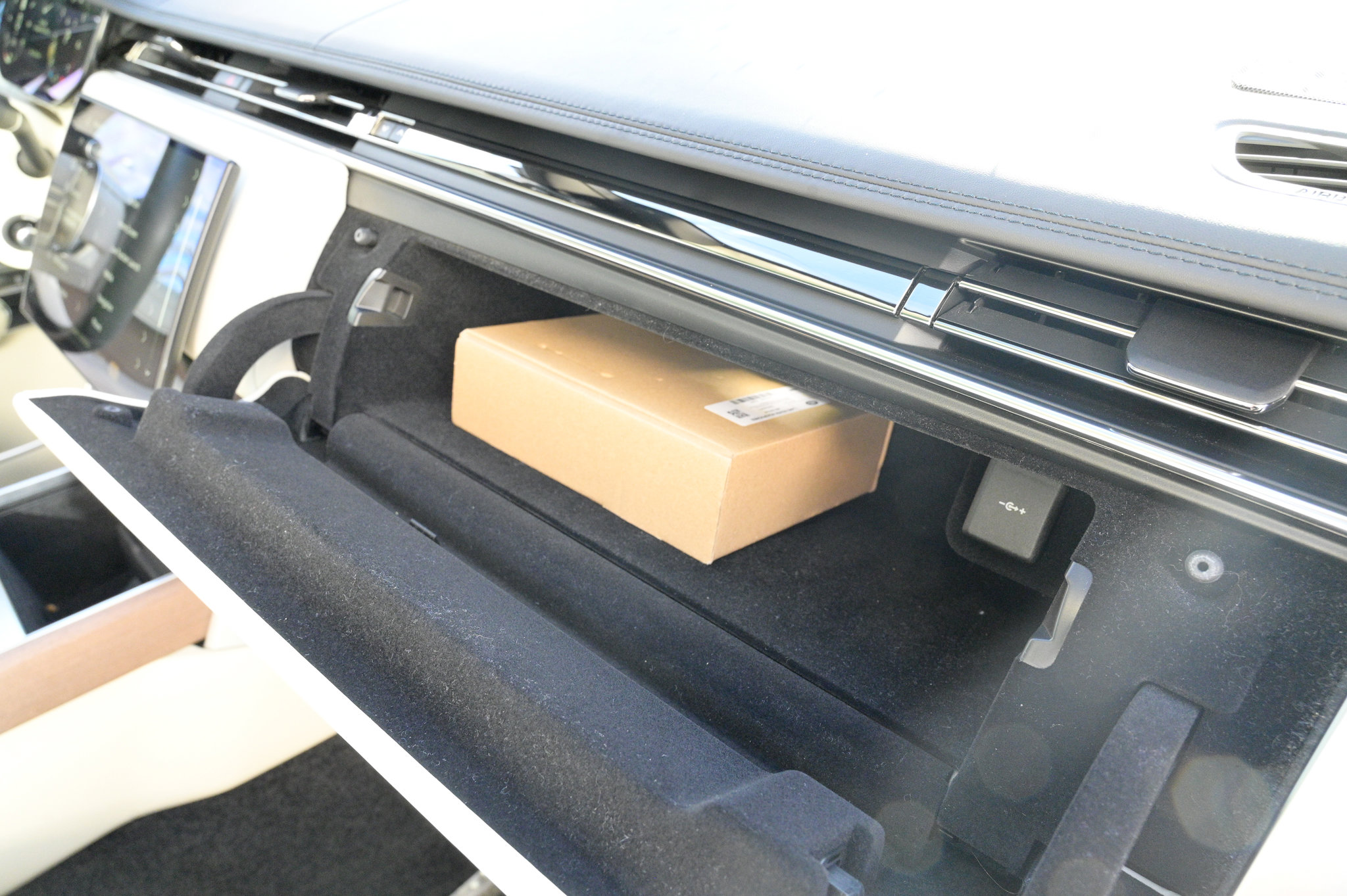 Used 2023 Land Rover Range Rover Autobiography image 61