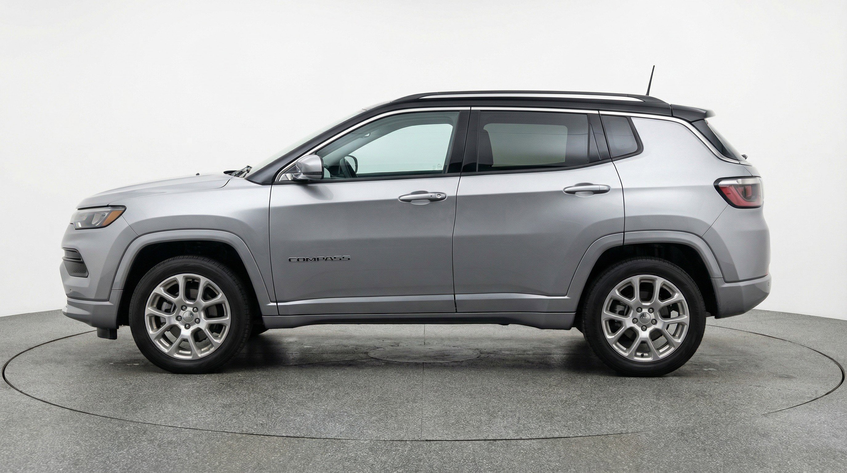 Used 2025 Jeep Compass Limited image 5