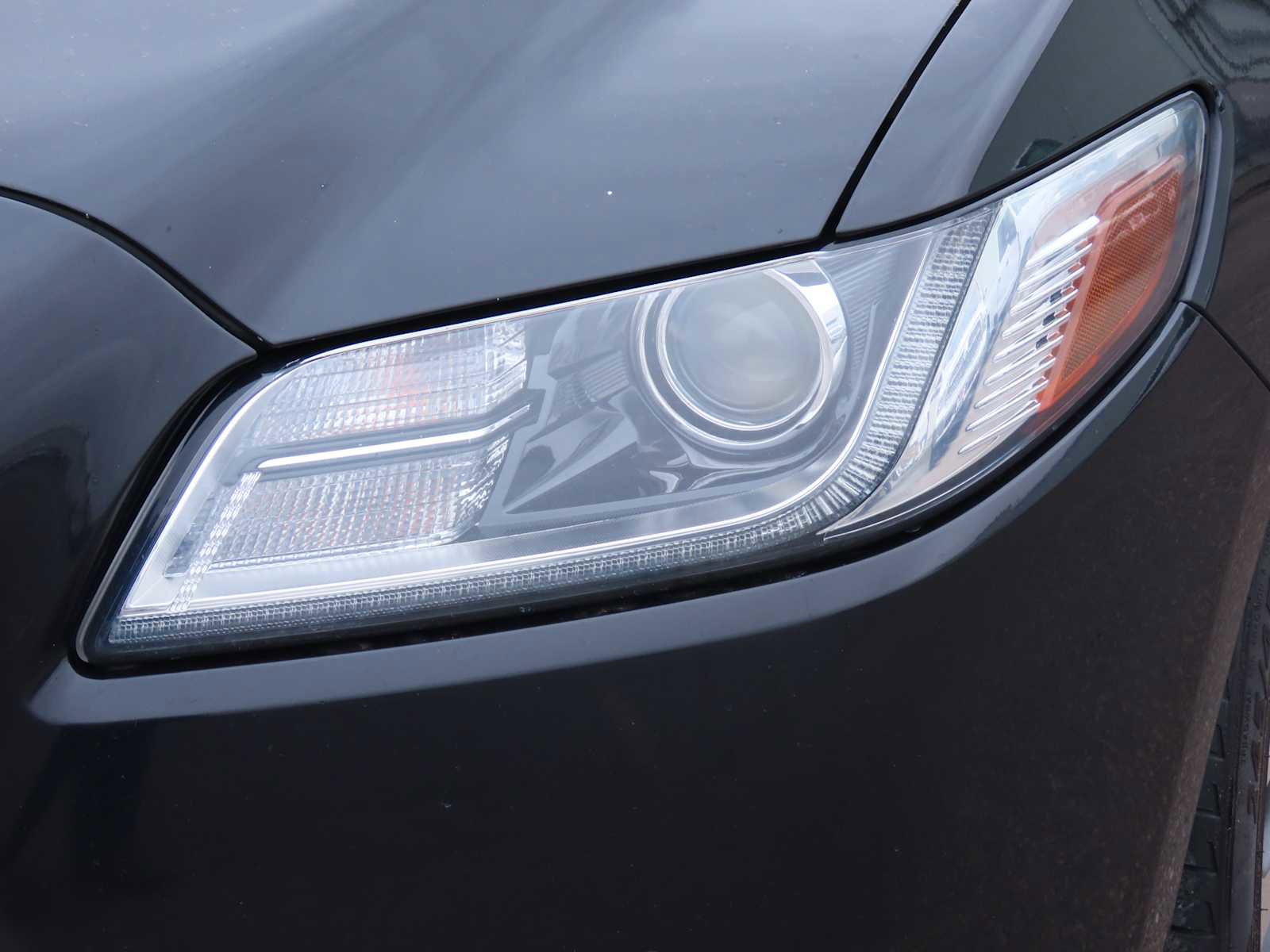 Used 2019 Lincoln Continental Select image 10