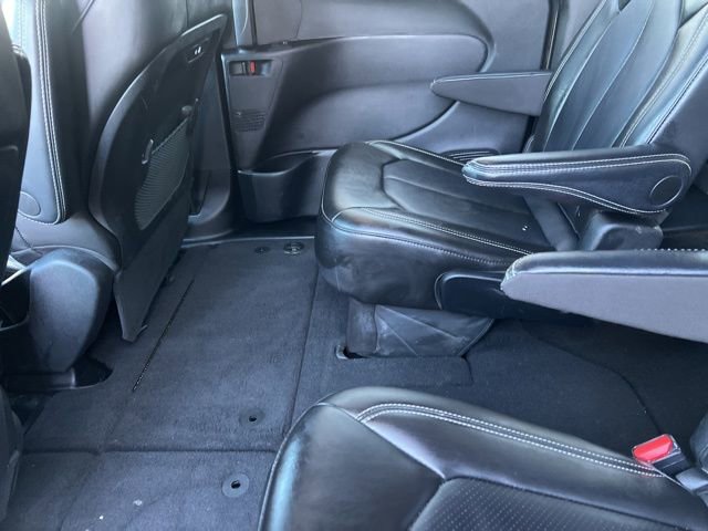 Used 2025 Chrysler Pacifica Select image 19