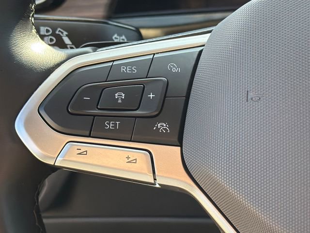 Used 2025 Volkswagen Atlas SEL Premium R-Line AWD/4WD image 32