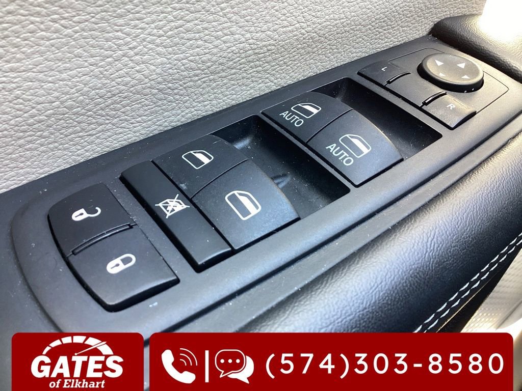 Used 2023 Chrysler Pacifica Touring-L FWD image 25