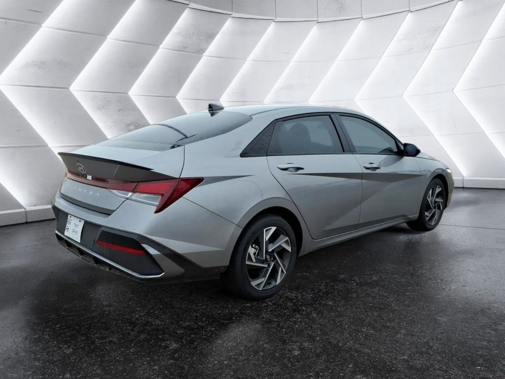 Used 2025 Hyundai Elantra Sport image 5