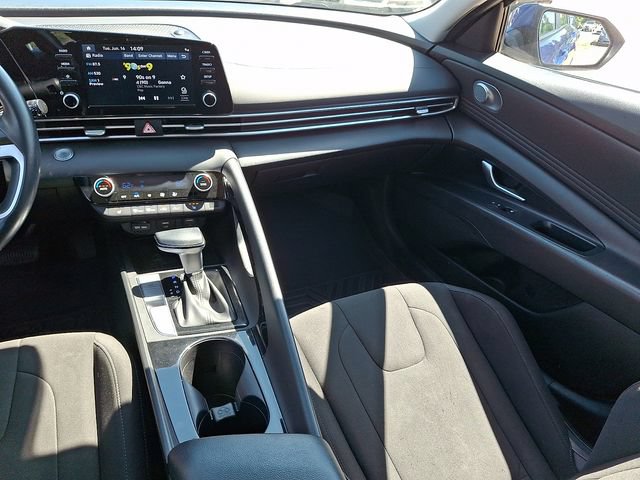 Certified 2022 Hyundai Elantra SEL w/ Convenience Package FWD image 16