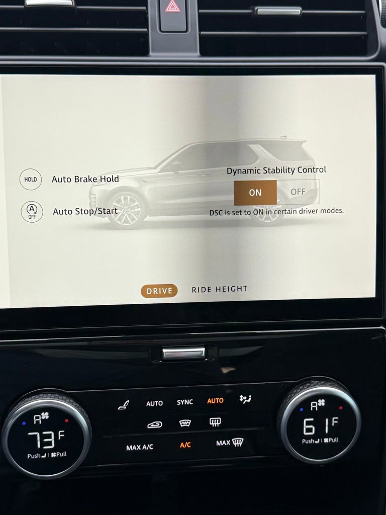 Used 2023 Land Rover Discovery Metropolitan Edition image 38