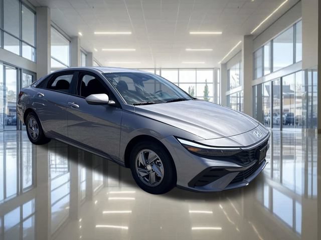 Certified 2026 Hyundai Elantra SE FWD image 2