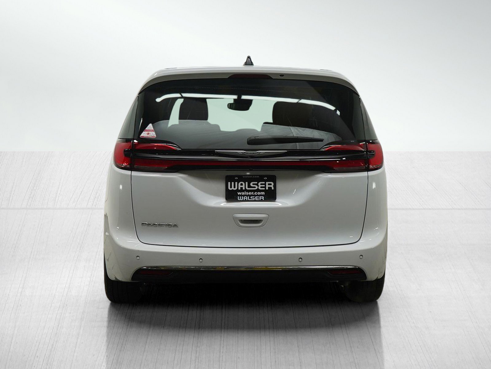 Used 2024 Chrysler Pacifica Touring-L image 5