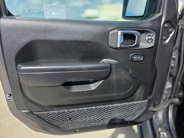 Used 2021 Jeep Gladiator Rubicon w/ Cold Weather Group image 18