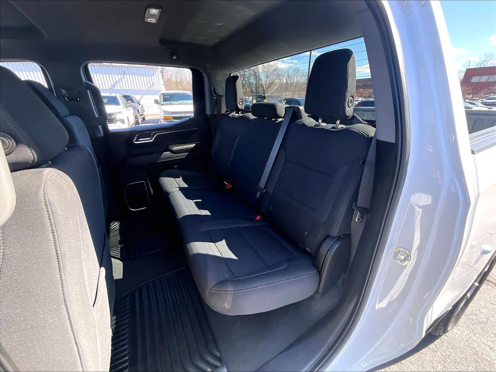 Used 2023 Chevrolet Silverado 1500 LT AWD/4WD image 14