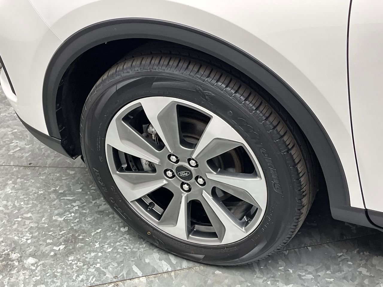 Certified 2024 Ford Escape Platinum AWD/4WD image 32