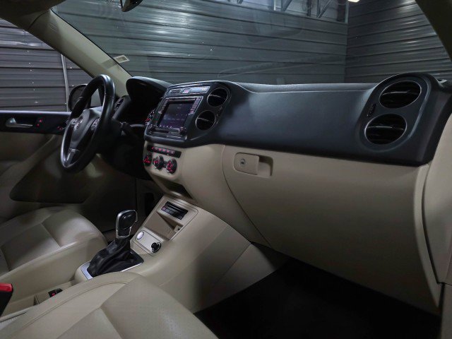 Used 2017 Volkswagen Tiguan S image 12