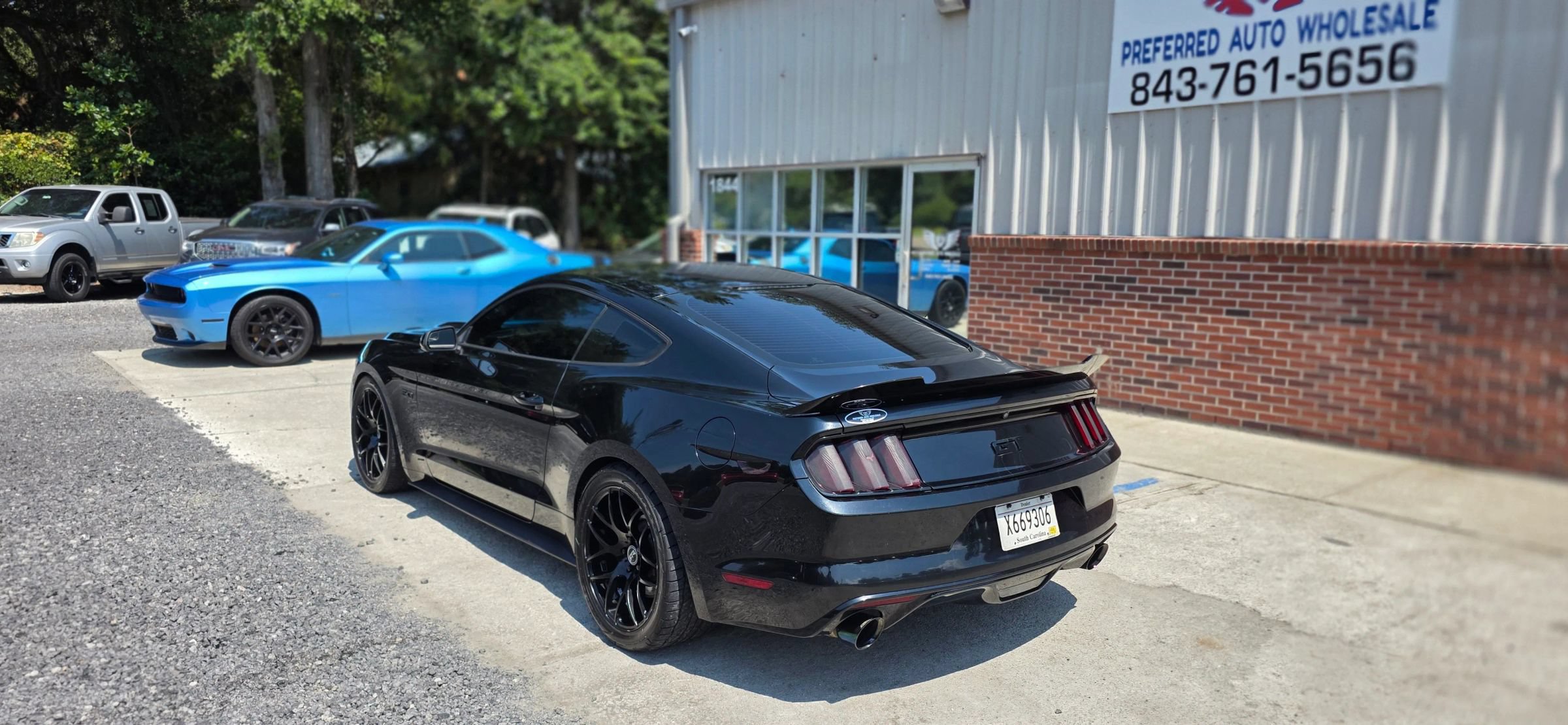 Used 2017 Ford Mustang GT w/ Black Accent Package RWD image 5