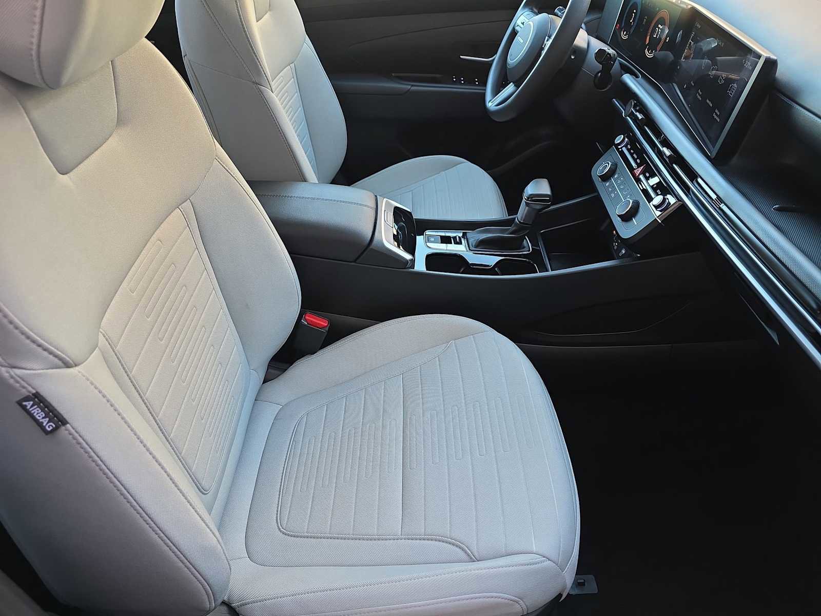 Used 2025 Hyundai Santa Cruz SE image 18