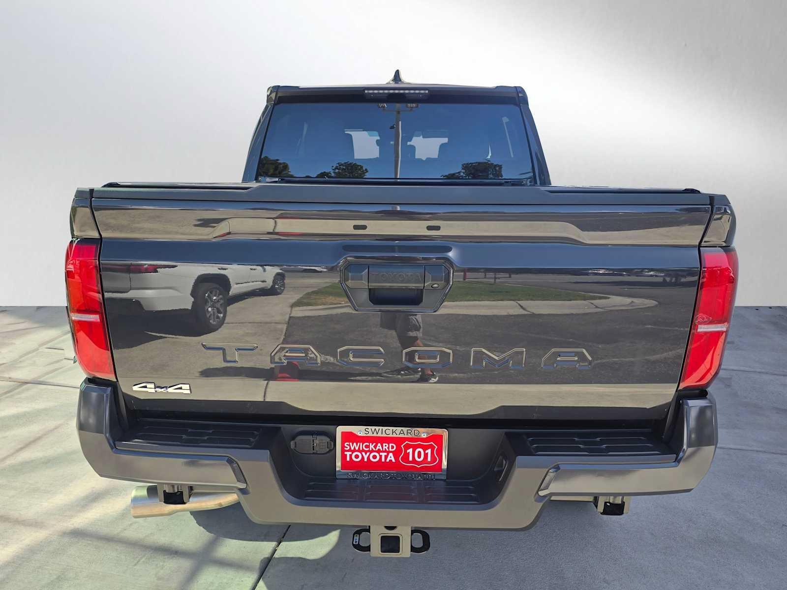 Used 2025 Toyota Tacoma SR5 AWD/4WD image 11