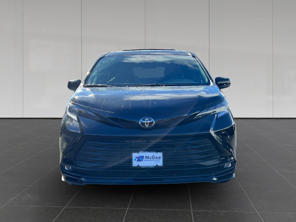 New 2026 Toyota Sienna XLE Woodland Edition AWD/4WD image 9
