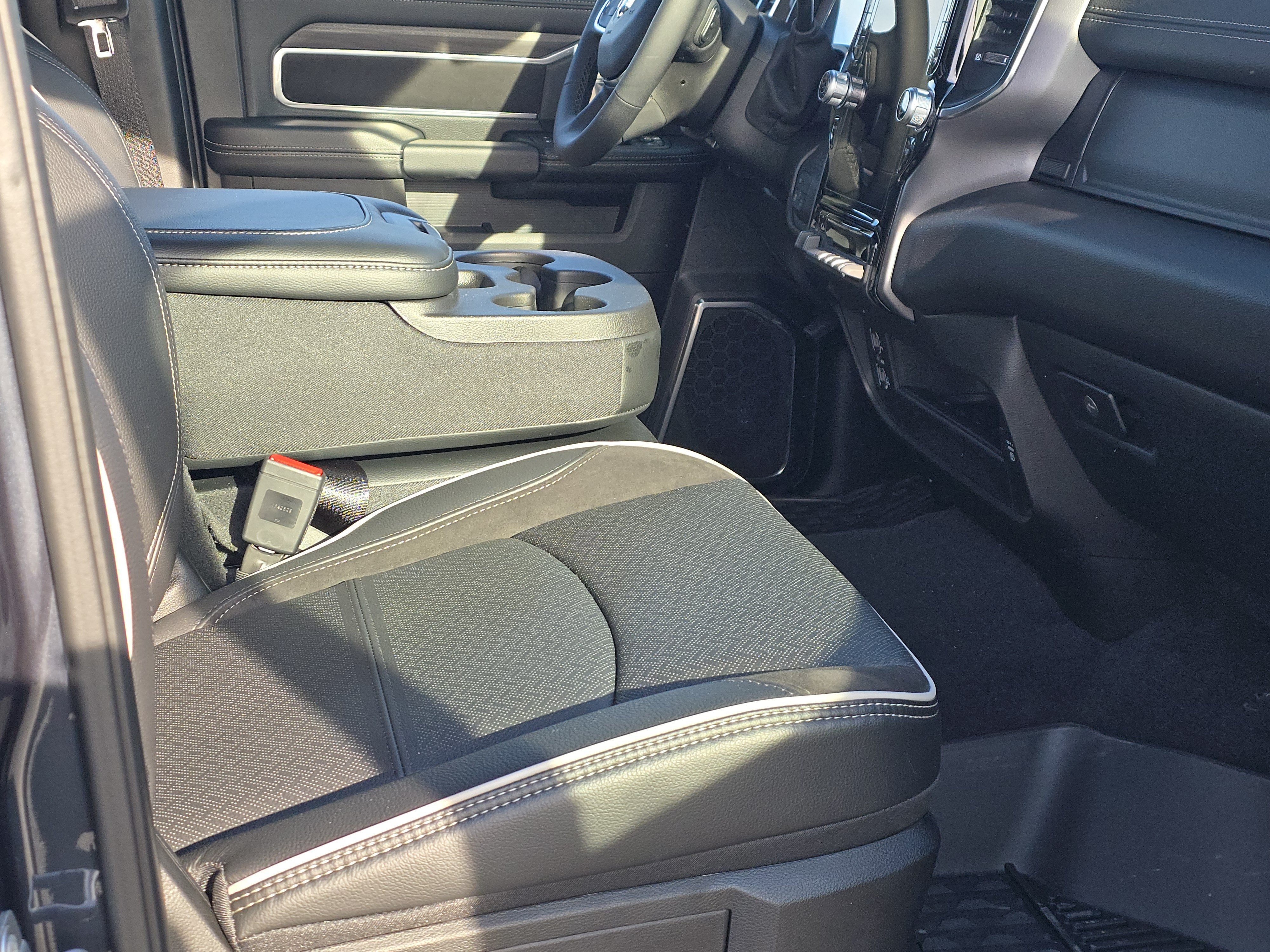 New 2026 RAM 2500 Laramie AWD/4WD image 26