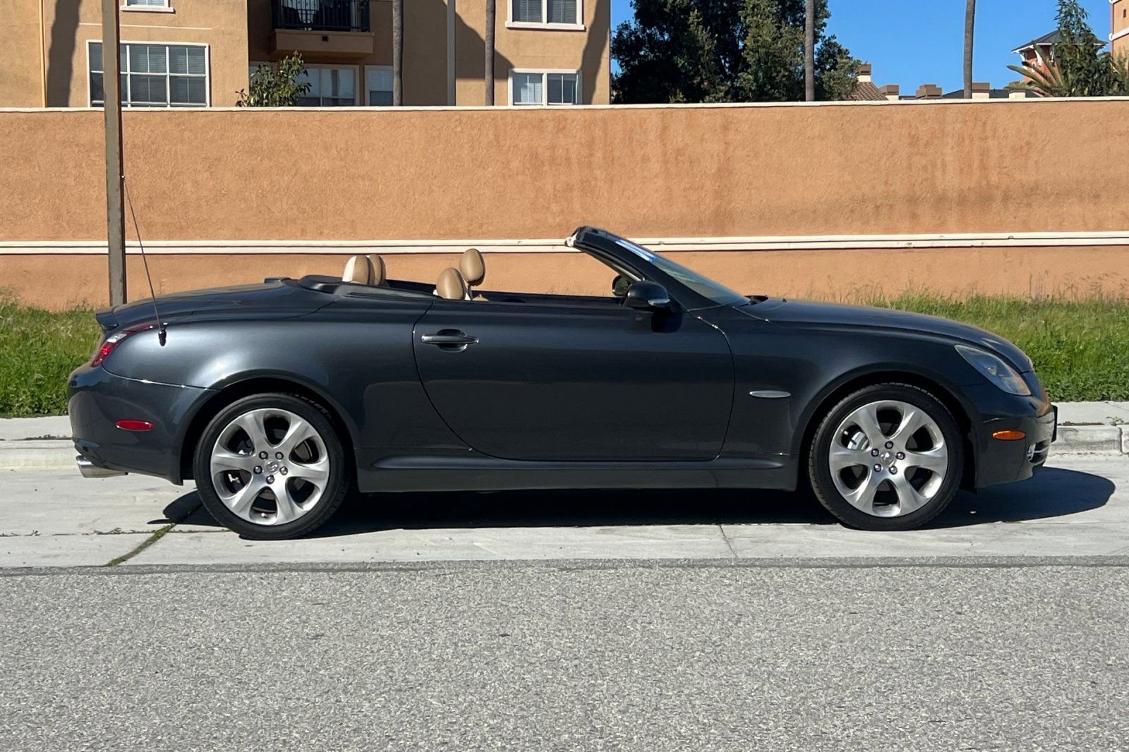 Used 2008 Lexus SC 430 Convertible image 3