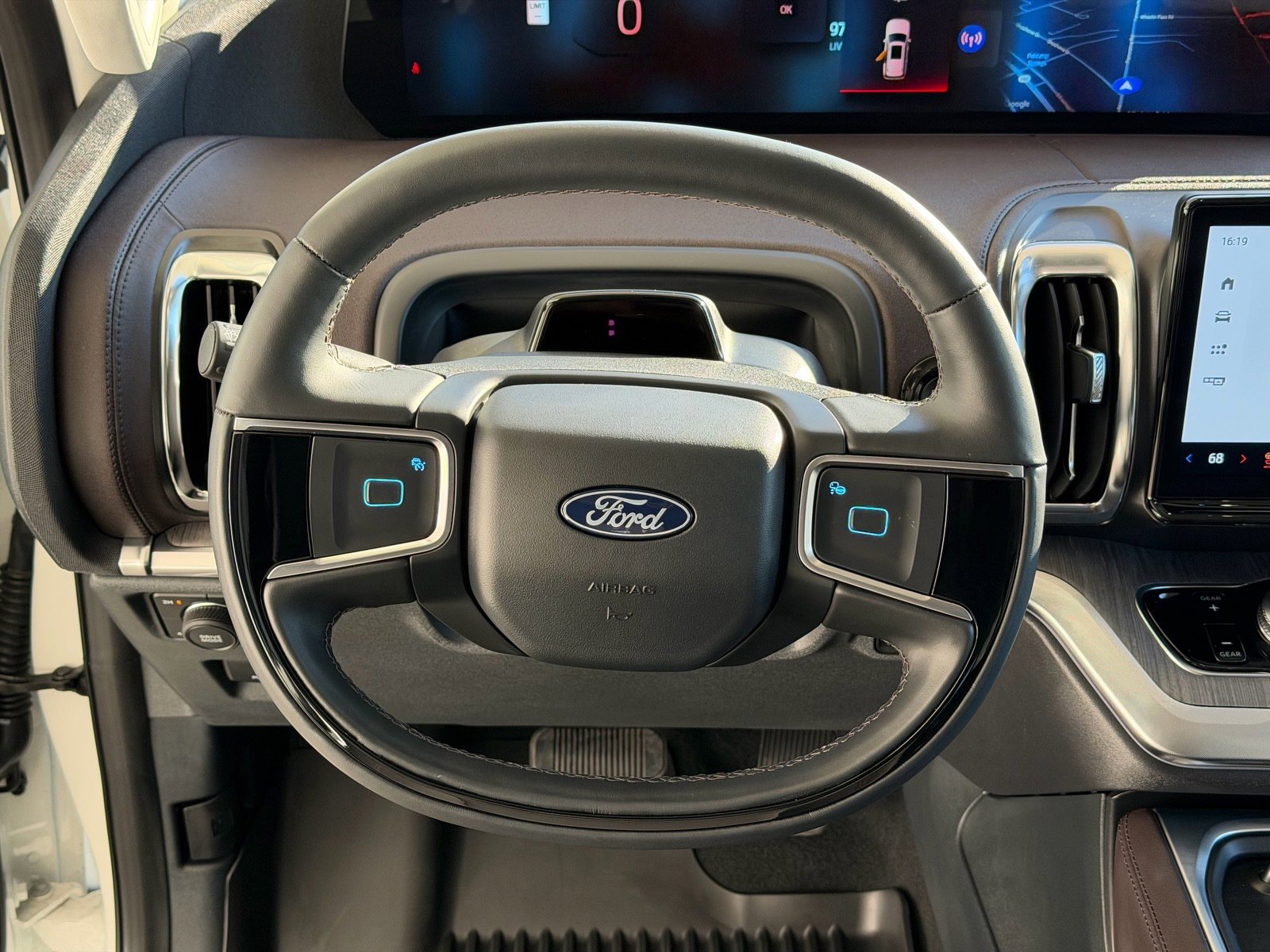 Used 2025 Ford Expedition Platinum w/ Platinum Ultimate Package image 13