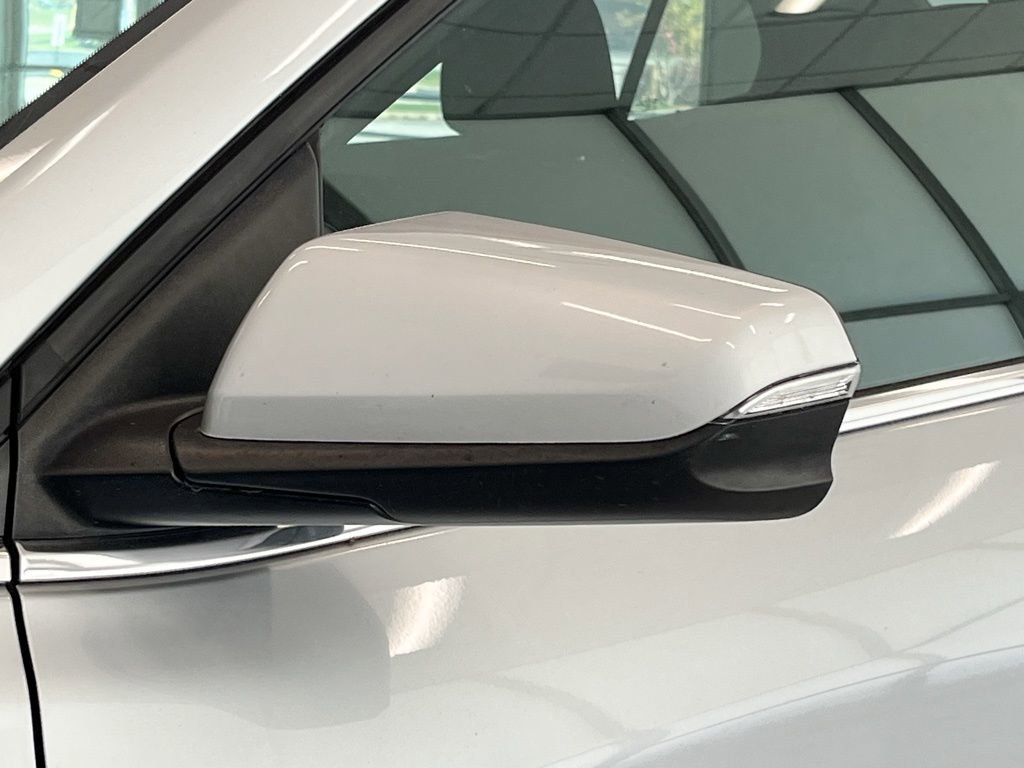 Used 2019 Chevrolet Equinox LT w/ Driver Convenience Package image 12