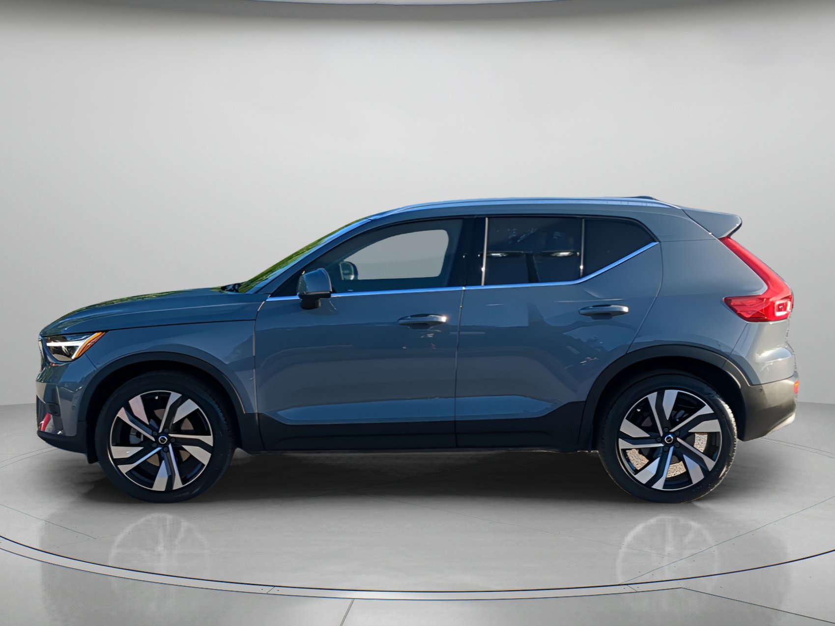 Used 2023 Volvo XC40 B5 Plus w/ Protection Package Premier AWD/4WD image 43
