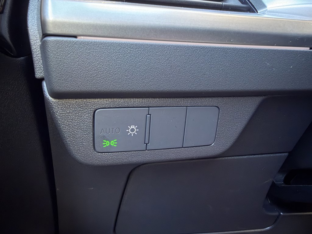 Used 2024 Audi Q4 e-tron Premium image 25