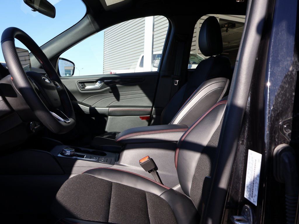 Certified 2025 Ford Escape ST-Line image 23